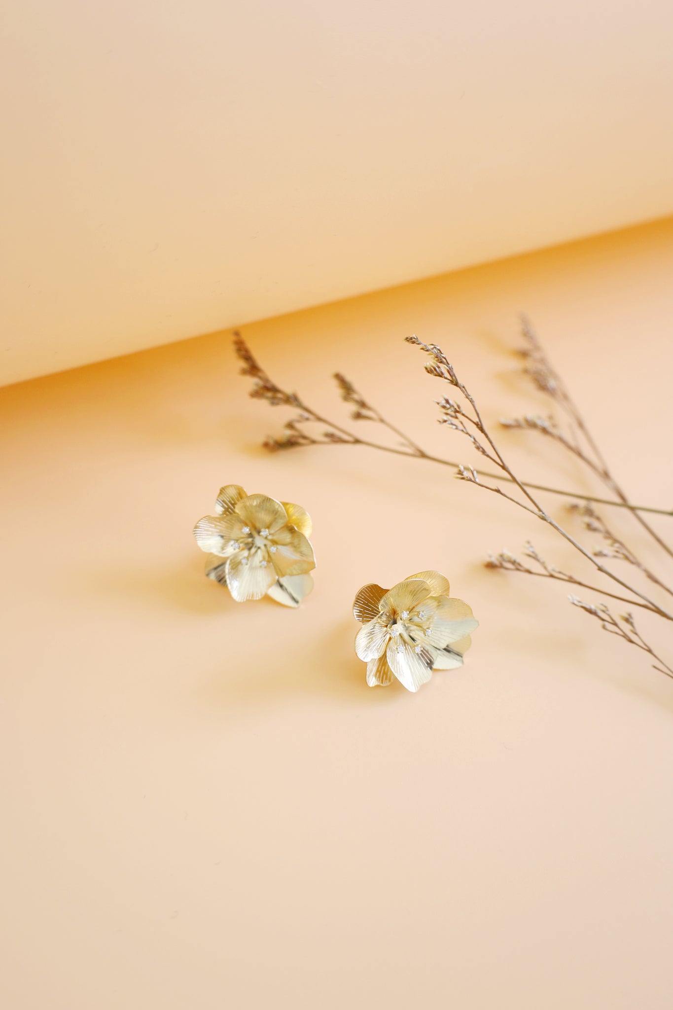 Flower clearance post earrings