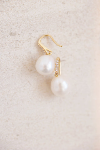 Elouise Pearl Earrings - Gold
