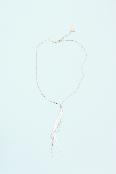 Glistening Long Feather Delicate Necklace - Gold/White