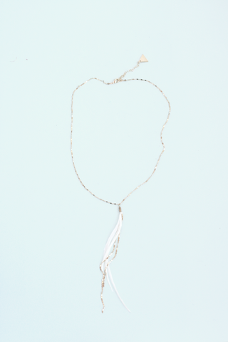 Glistening Long Feather Delicate Necklace - Gold/White